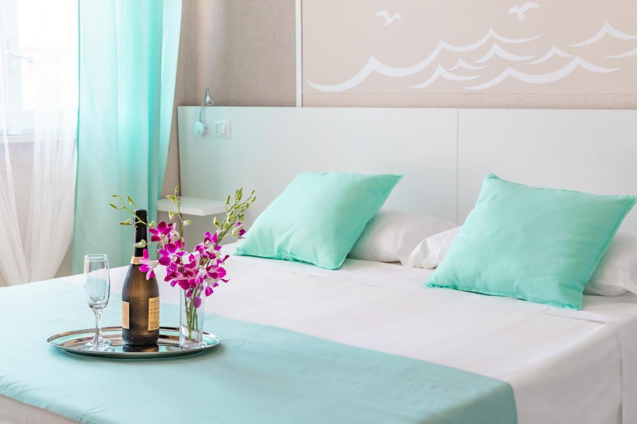 La Smeralda - Boutique Rooms And Breakfast Golfo Aranci Exterior foto