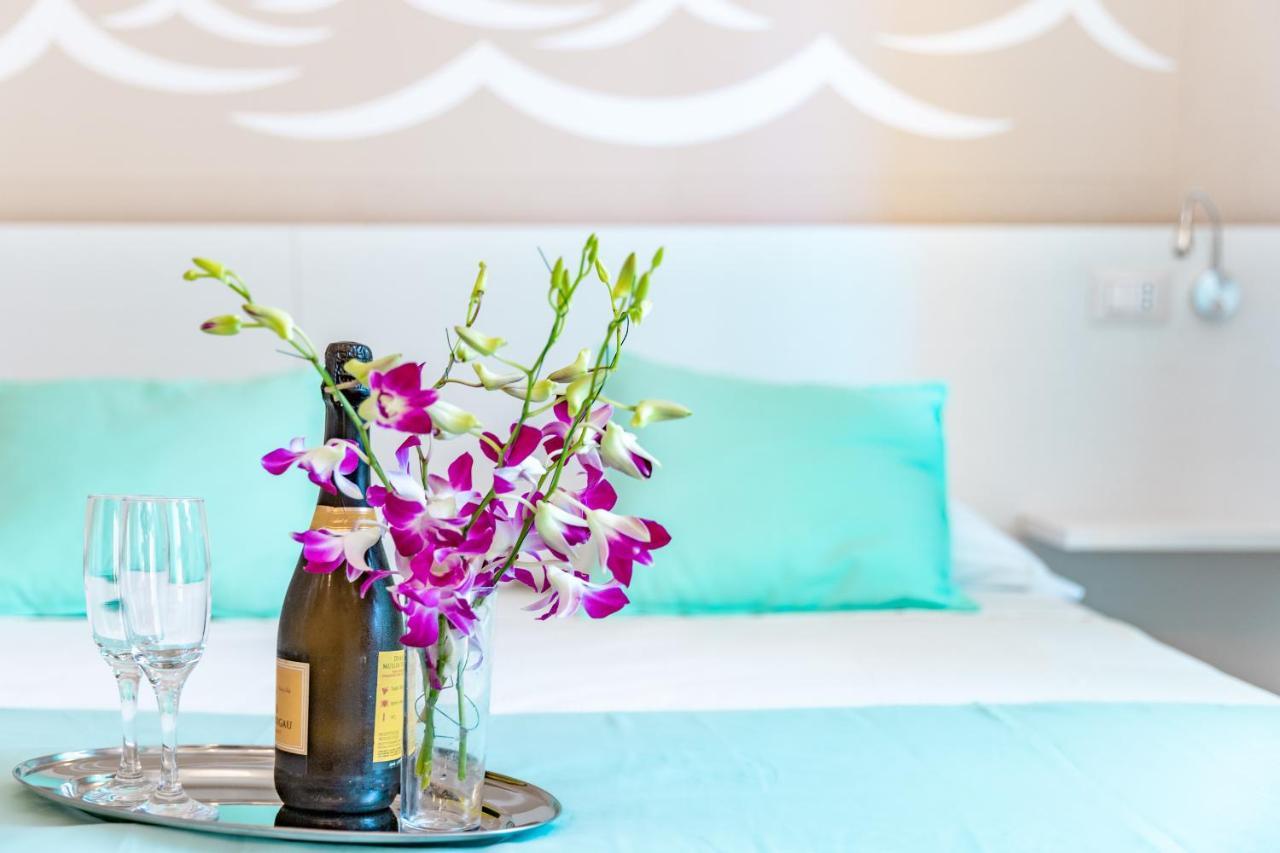 La Smeralda - Boutique Rooms And Breakfast Golfo Aranci Exterior foto